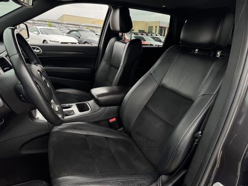 Used 2018 Jeep Grand Cherokee Altitude RWD image 23