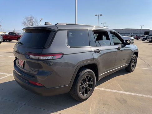 Used 2024 Jeep Grand Cherokee L Altitude image 6