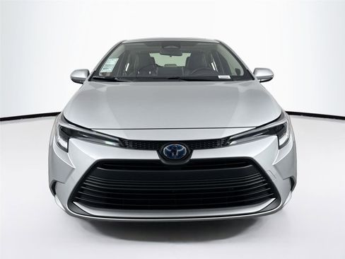 Certified 2025 Toyota Corolla XLE image 10