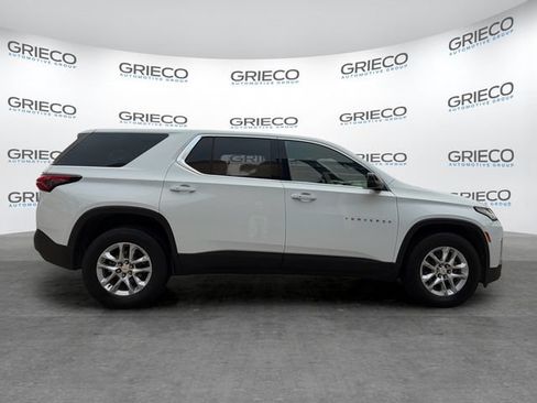 Used 2022 Chevrolet Traverse LS FWD image 8