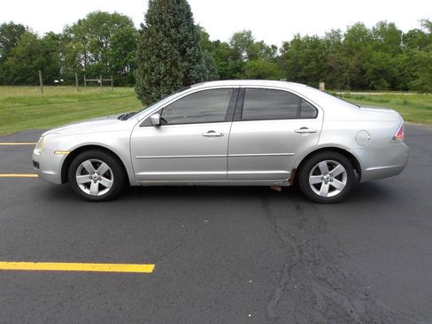 Used 2008 Ford Fusion SE FWD image 2
