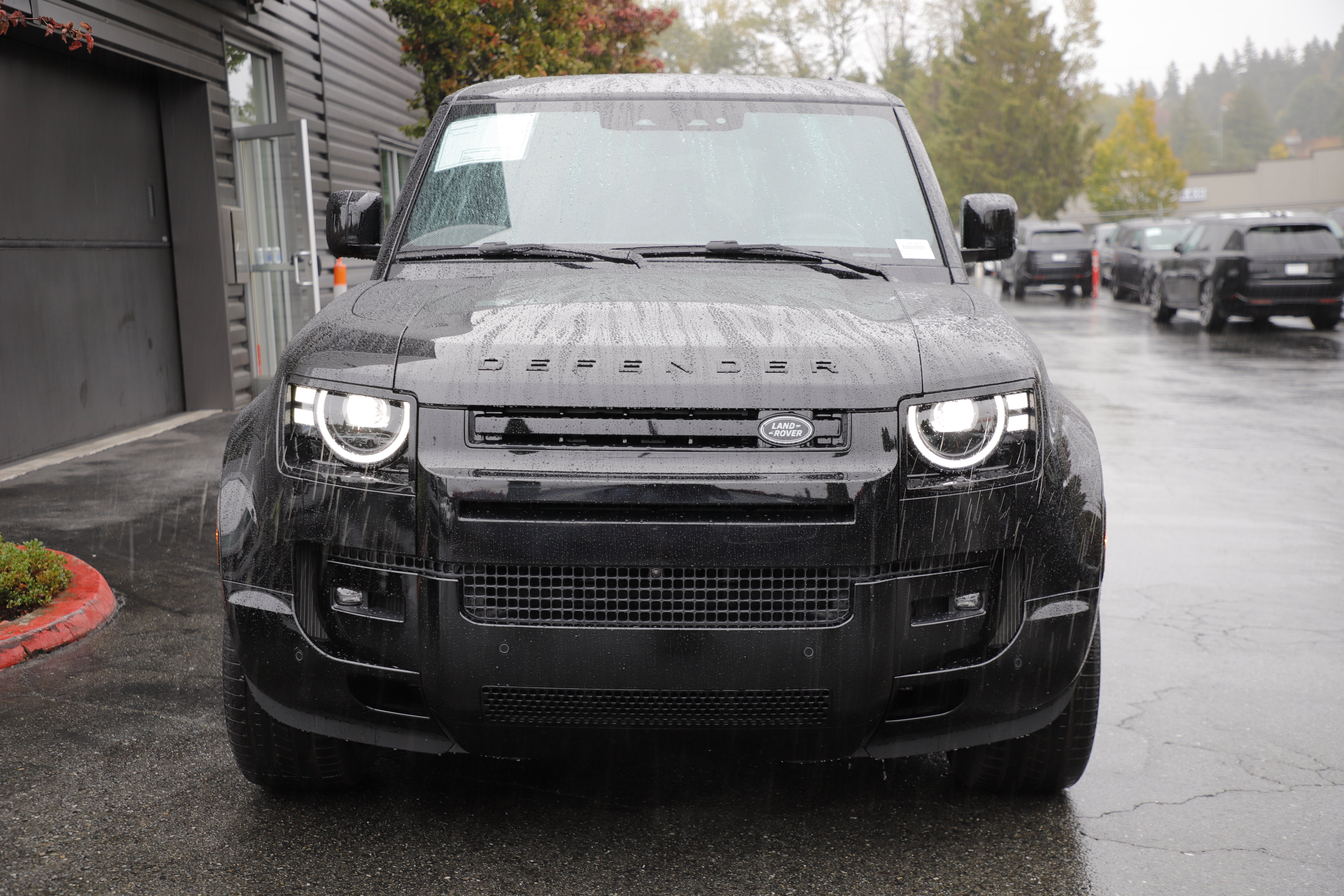 New 2026 Land Rover Defender 110 X-Dynamic SE AWD/4WD image 4