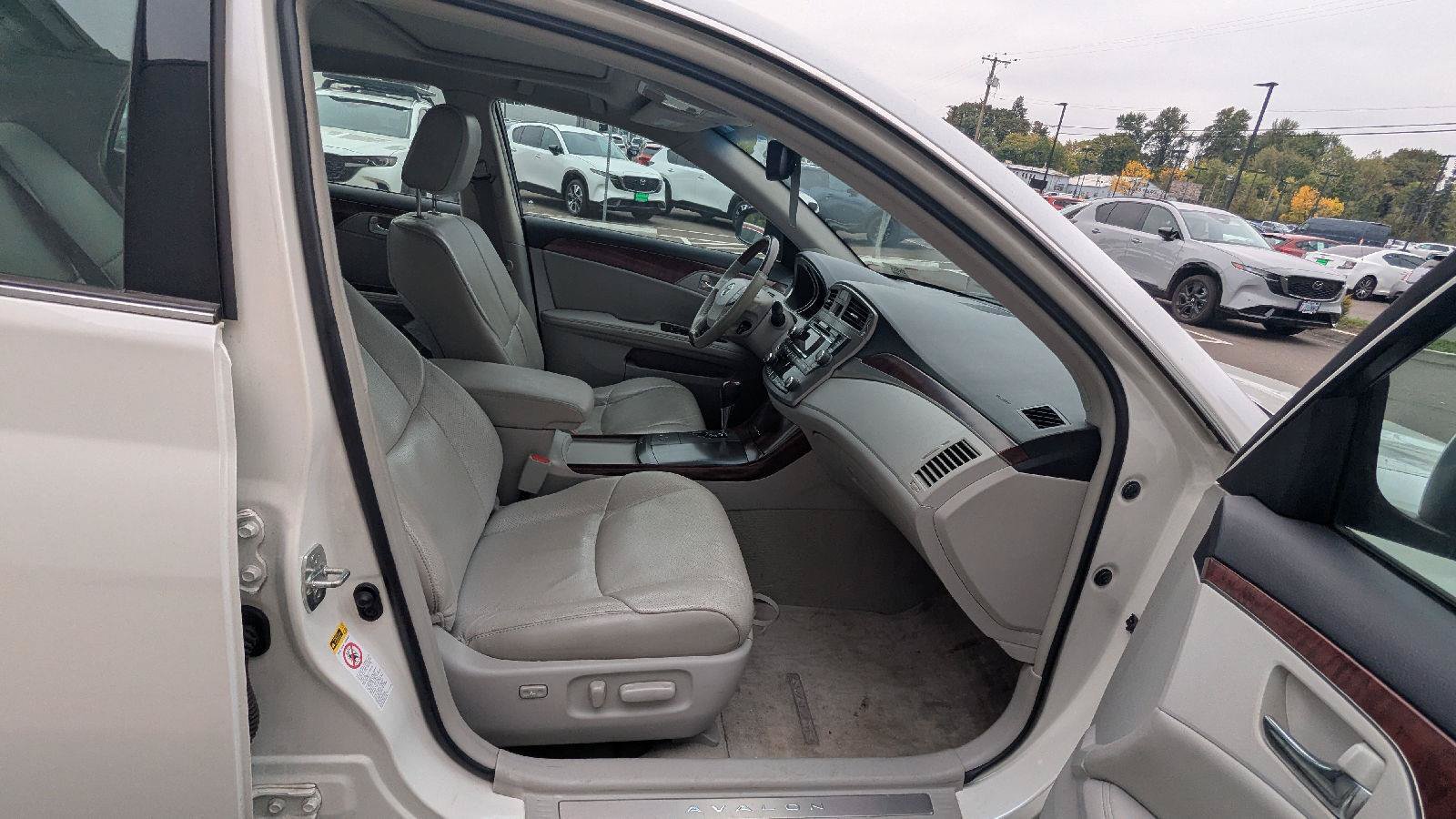 Used 2011 Toyota Avalon Limited FWD image 10