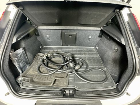 Used 2024 Volvo XC40 Recharge Plus w/ Protection Package Premier RWD image 28