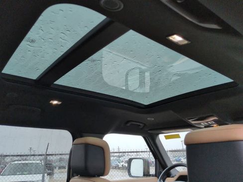 Used 2025 Land Rover Defender 110 S image 22