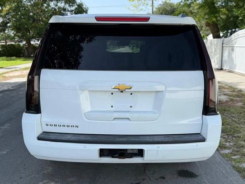 Used 2017 Chevrolet Suburban LT RWD image 9