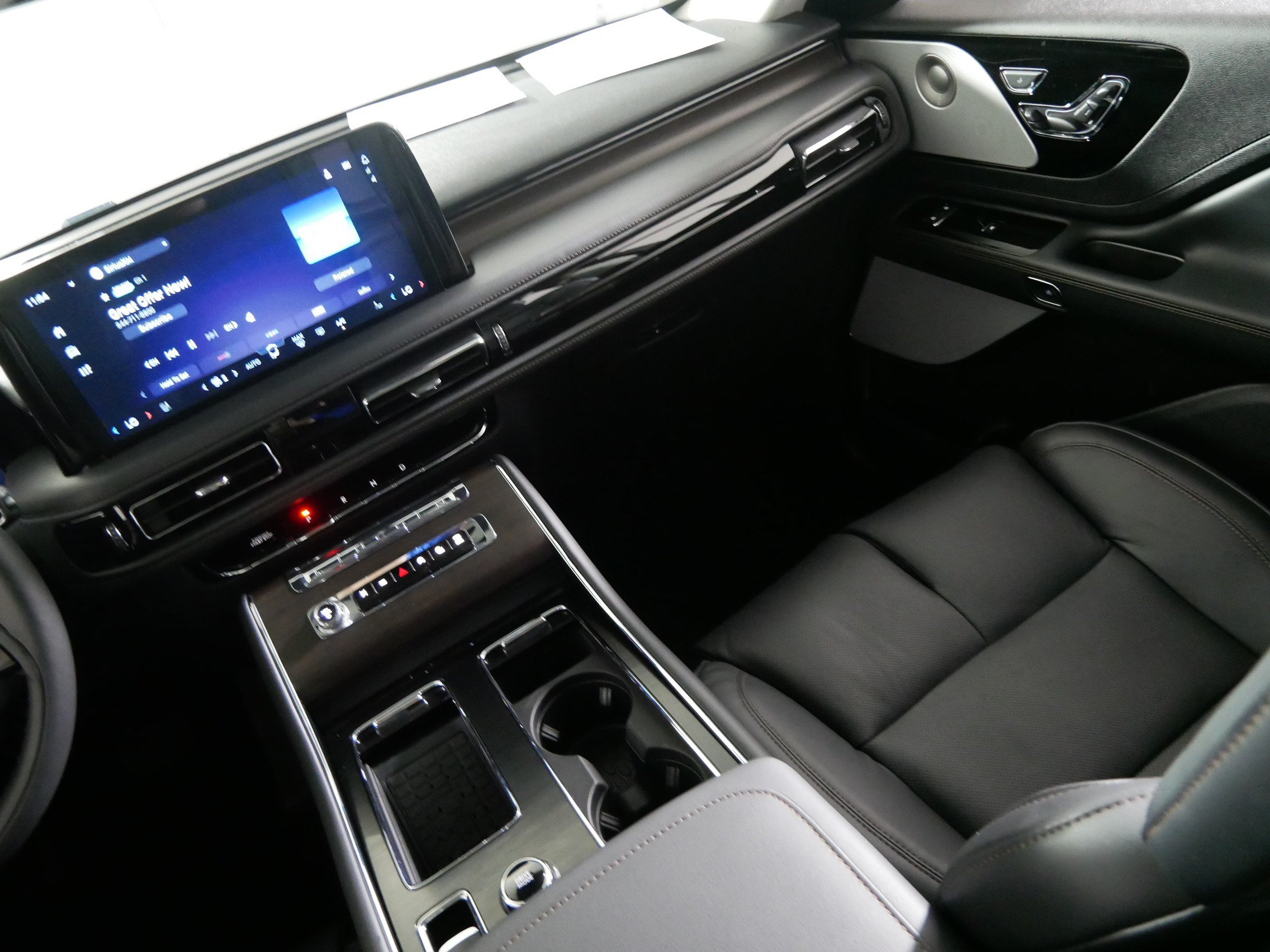 Used 2026 Lincoln Aviator Reserve AWD/4WD image 11