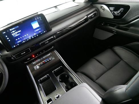 Used 2026 Lincoln Aviator Reserve AWD/4WD image 11