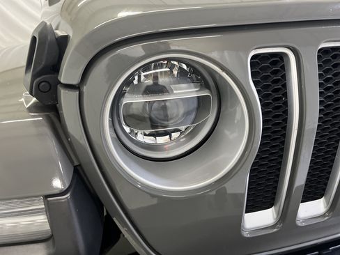 Used 2019 Jeep Wrangler Unlimited Sahara AWD/4WD image 5