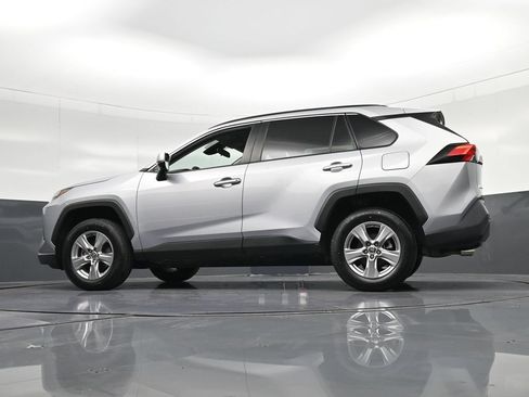 Used 2022 Toyota RAV4 XLE FWD image 36