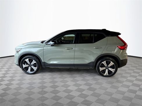 Used 2023 Volvo XC40 Recharge Plus image 9