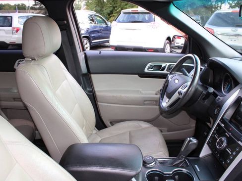 Used 2014 Ford Explorer Limited w/ Equipment Group 301A AWD/4WD image 11