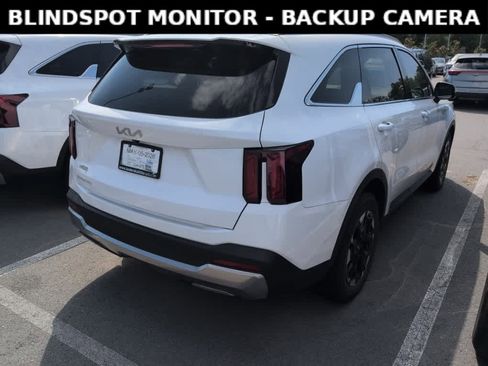 Used 2025 Kia Sorento S w/ Panoramic Sunroof Package FWD image 4