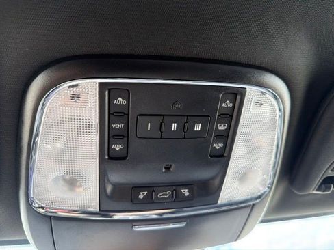 Used 2018 Jeep Grand Cherokee Overland AWD/4WD image 27