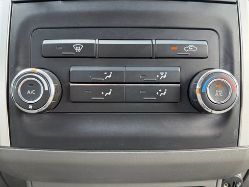 Used 2018 Nissan Frontier SV AWD/4WD image 24