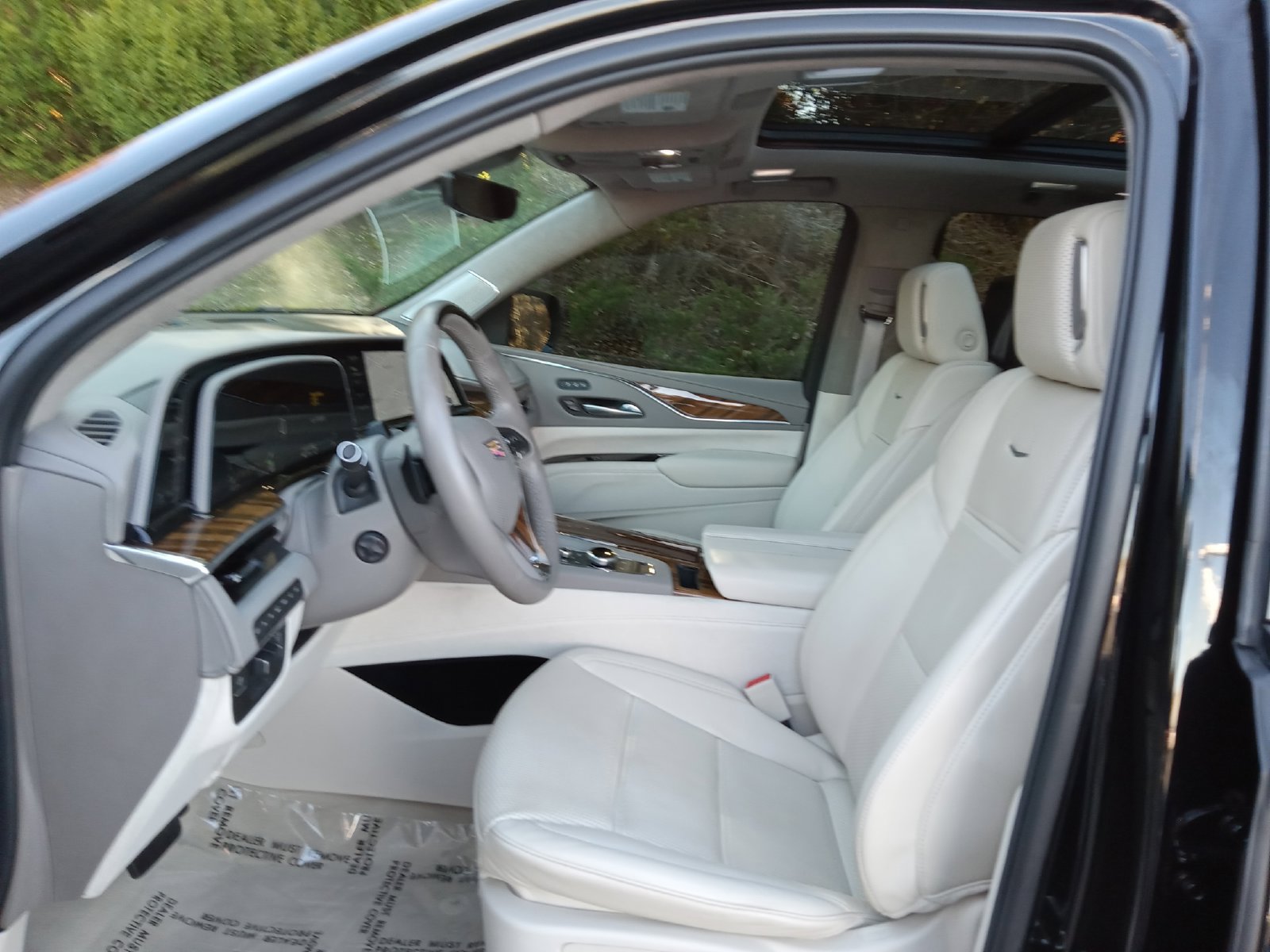 Used 2024 Cadillac Escalade Sport Platinum w/ LPO, ONYX Package AWD/4WD image 10