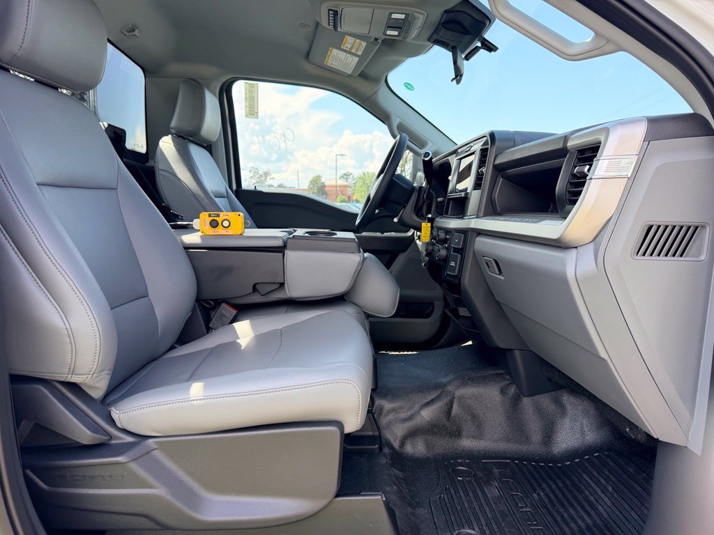 New 2025 Ford F350 XL AWD/4WD image 9