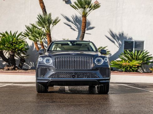 Used 2025 Bentley Bentayga Atelier image 34