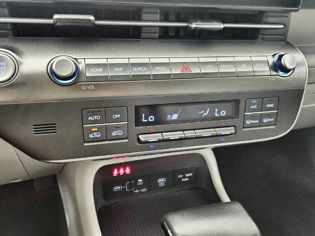 Used 2025 Hyundai Kona SEL AWD/4WD image 28