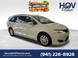 Used 2019 Chrysler Pacifica Touring-L w/ Premium Audio Group FWD video 1