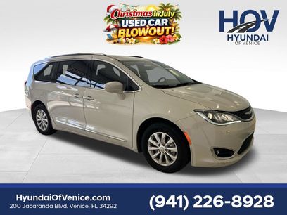 Used 2019 Chrysler Pacifica Touring-L w/ Premium Audio Group