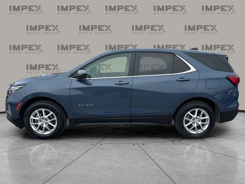 Used 2024 Chevrolet Equinox LT image 2