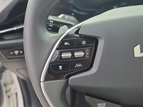 Certified 2025 Kia Niro EX image 30