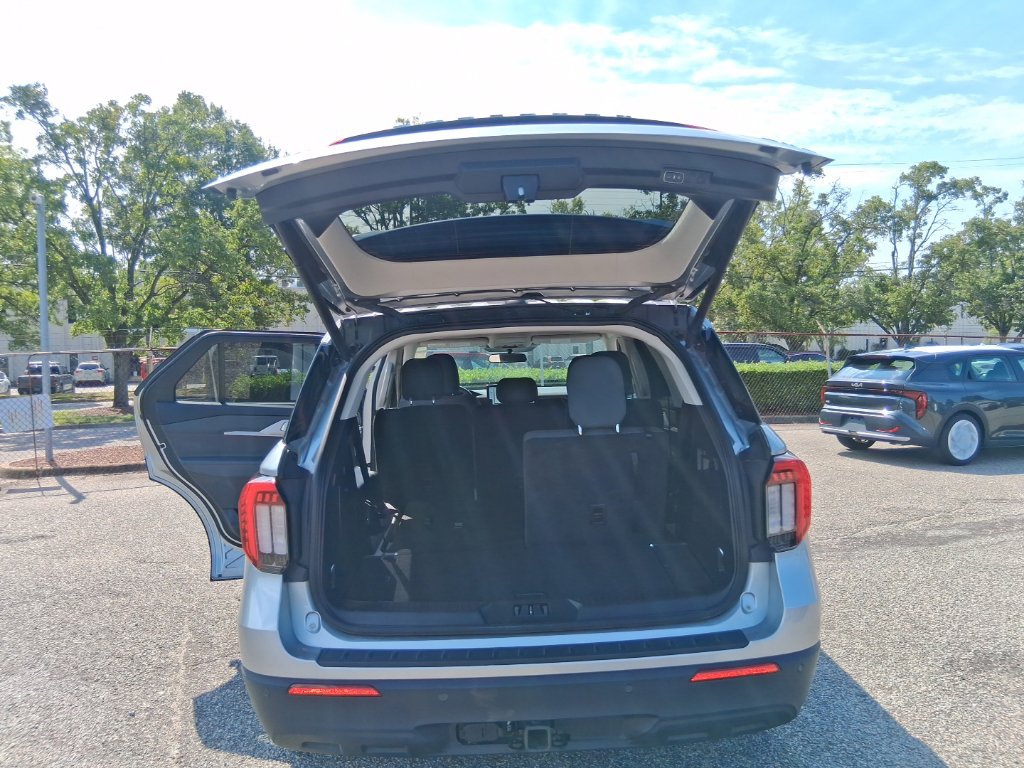 Used 2025 Ford Explorer Active AWD/4WD image 21