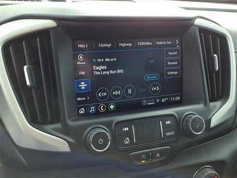 Used 2024 GMC Terrain SLT image 12