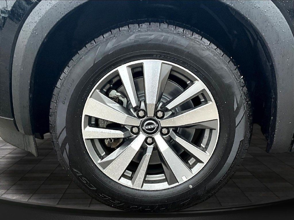 Used 2025 Nissan Pathfinder SL AWD/4WD image 37