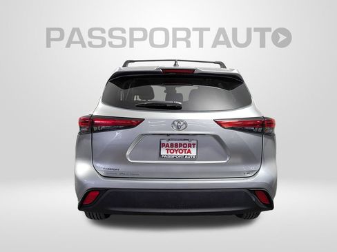 Used 2023 Toyota Highlander LE image 6