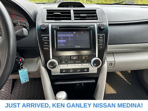 Used 2014 Toyota Camry LE FWD image 11