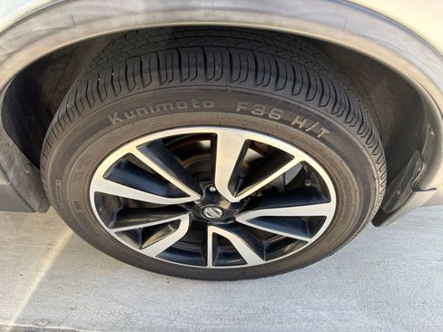 Used 2018 Nissan Rogue SL w/ Premium Package FWD image 8