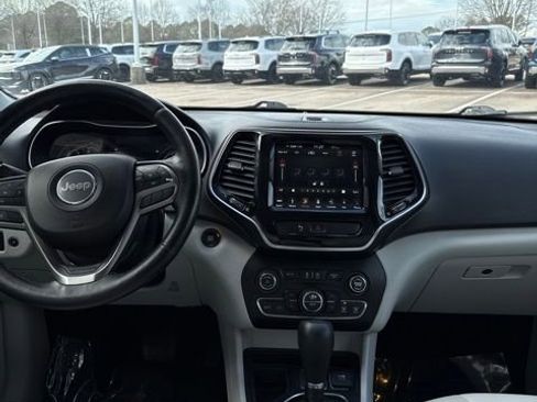 Used 2019 Jeep Cherokee Limited image 11