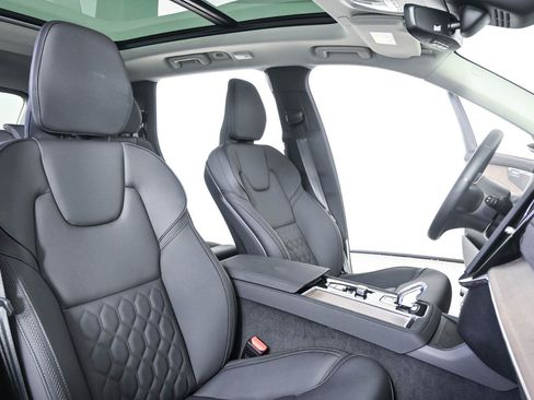 Used 2025 Volvo XC90 B6 Plus AWD/4WD image 23