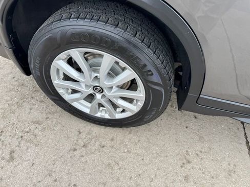 Used 2018 Nissan Rogue SV w/ Premium Package image 25