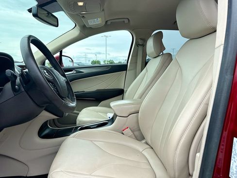 Used 2018 Lincoln MKC Premiere FWD image 8