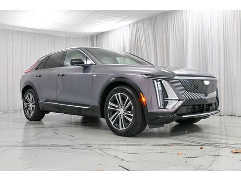 New 2026 Cadillac Lyriq Luxury image 2