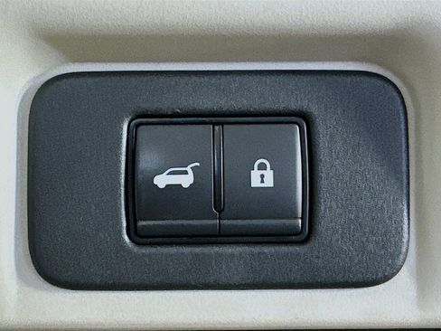 Used 2024 Nissan Ariya FWD image 32