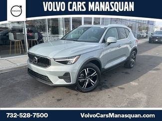 Certified 2025 Volvo XC40 B5 Core video 1