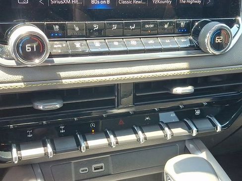 Used 2026 Chevrolet Colorado ZR2 w/ Technology Package AWD/4WD image 12
