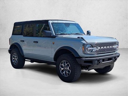 Used 2024 Ford Bronco Badlands image 3