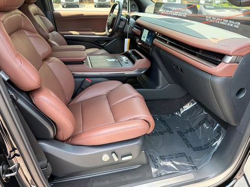 New 2027 Lincoln Navigator Reserve AWD/4WD image 13