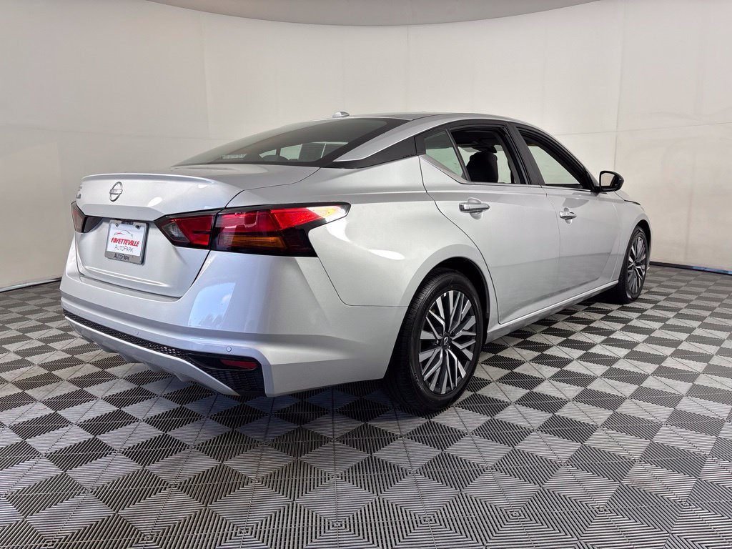Used 2025 Nissan Altima 2.5 SV FWD image 17