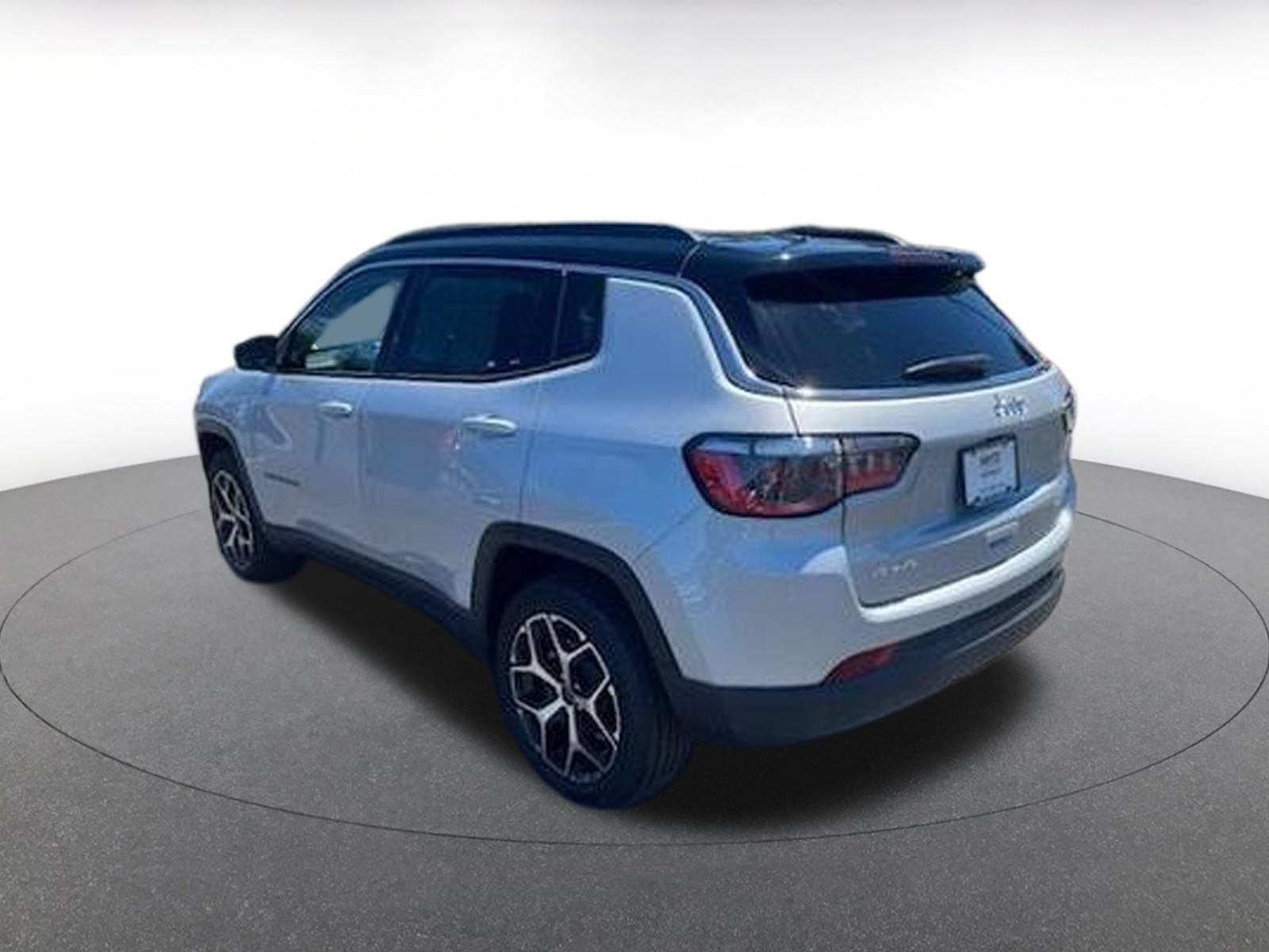 Used 2025 Jeep Compass Limited AWD/4WD image 3