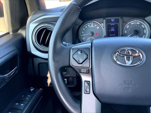 Used 2017 Toyota Tacoma TRD Sport w/ Tow Package (A/T) AWD/4WD image 23