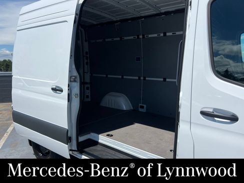 Used 2025 Mercedes-Benz Sprinter 2500 image 14