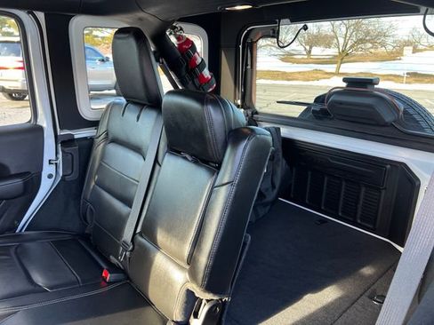 Used 2022 Jeep Wrangler Unlimited Sahara image 27