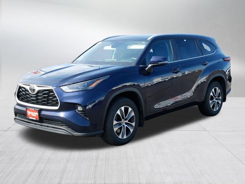 Certified 2026 Toyota Highlander XLE AWD/4WD image 4