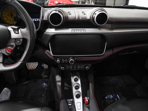 Used 2020 Ferrari Portofino image 17